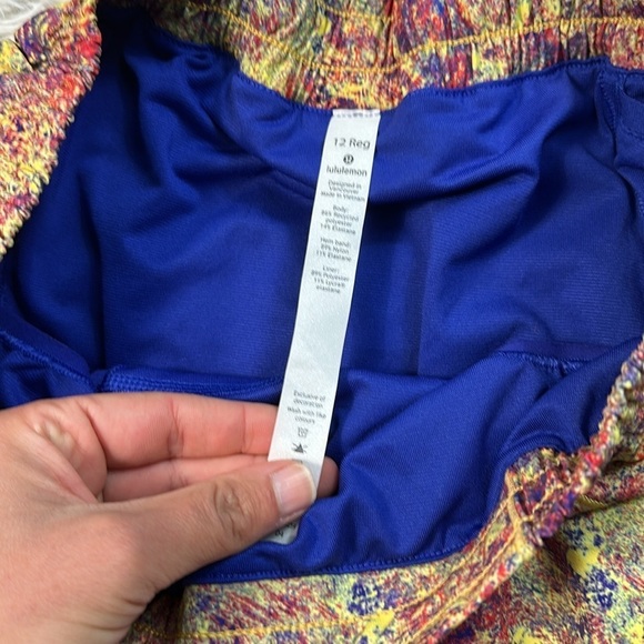 Lululemon Hotty Hot Shorts - Picture 3 of 6